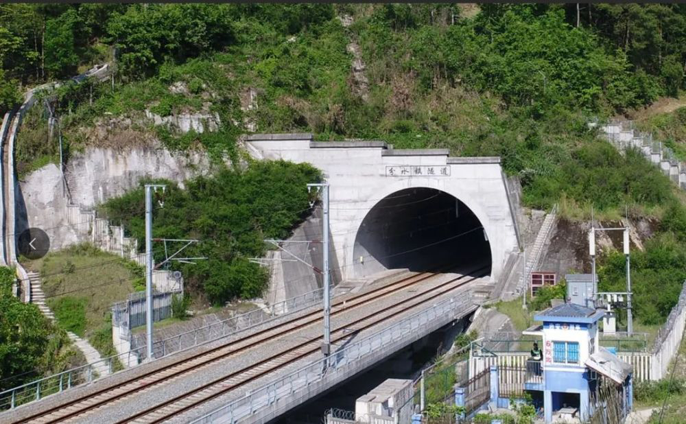 縱橫溝壑總是歌，中鐵十一局唱響隧道工程“最強(qiáng)音”(圖6)