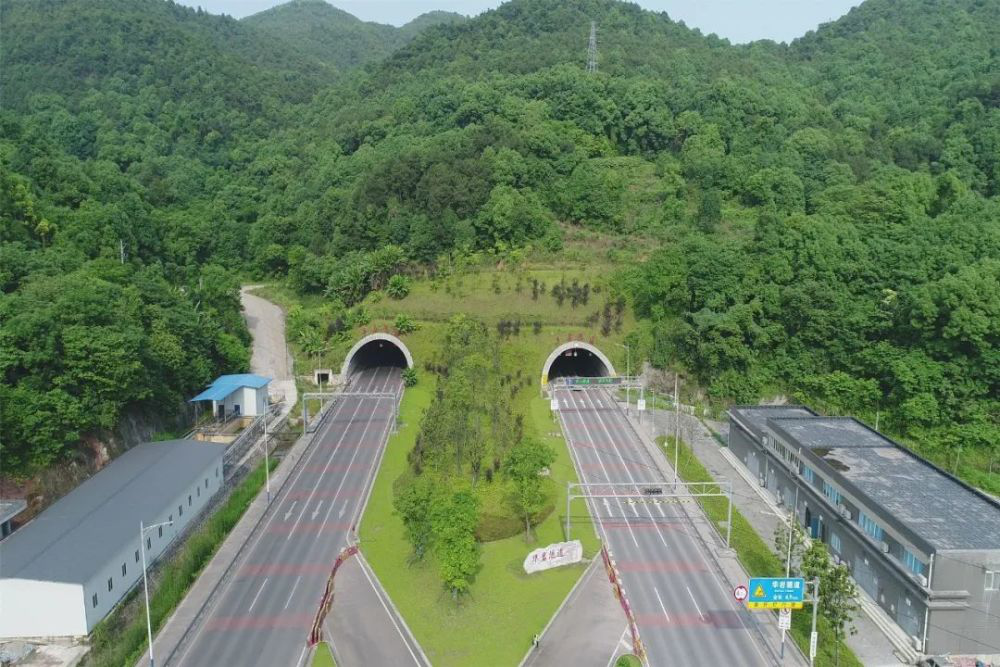 縱橫溝壑總是歌，中鐵十一局唱響隧道工程“最強(qiáng)音”(圖16)